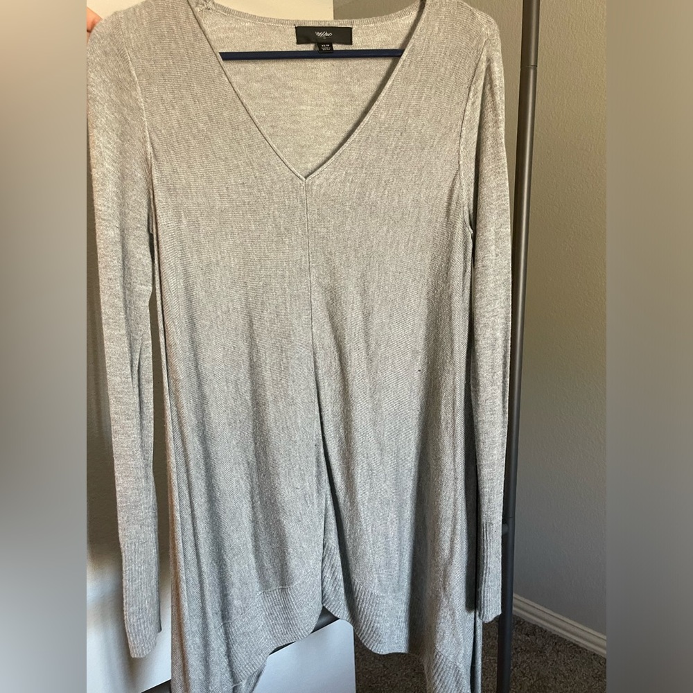 Mossimo grey long sleeve vneck